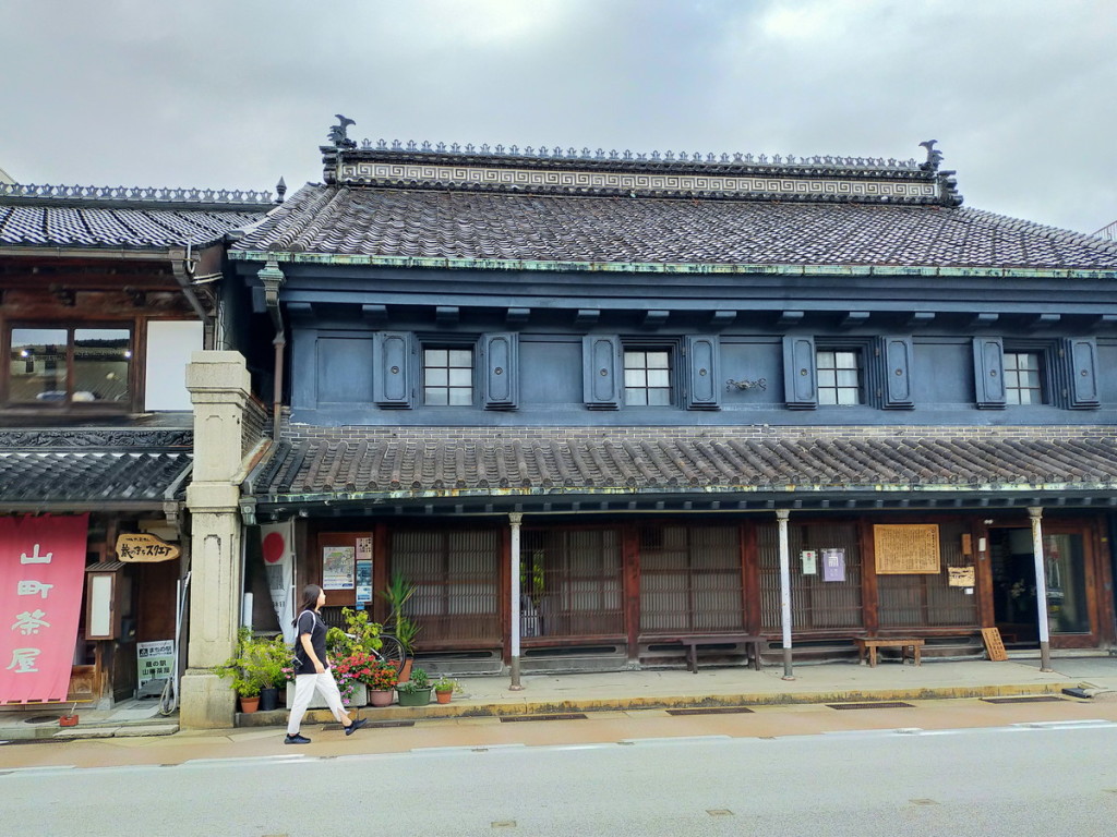 OPPO2020A_20230909154304　伝統的な日本家屋と西洋的家屋の折衷になるのでしょうか？　趣あります。